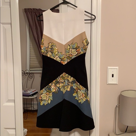 BCBG dress in size 02 - Picture 2 of 10